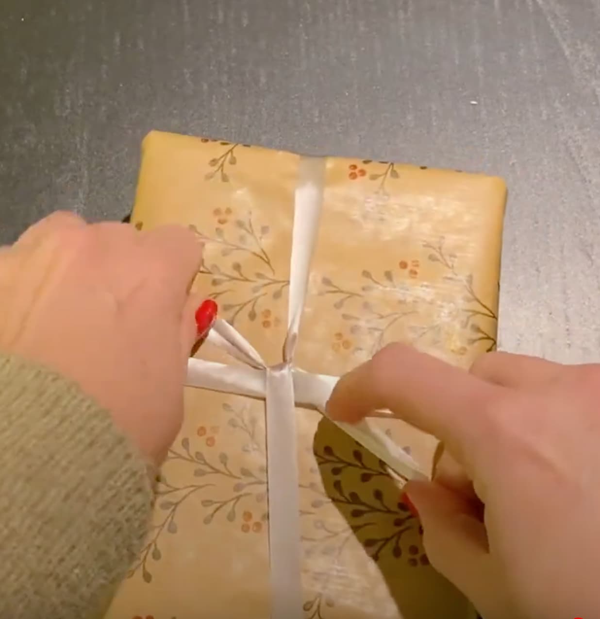 slå in paket snöre